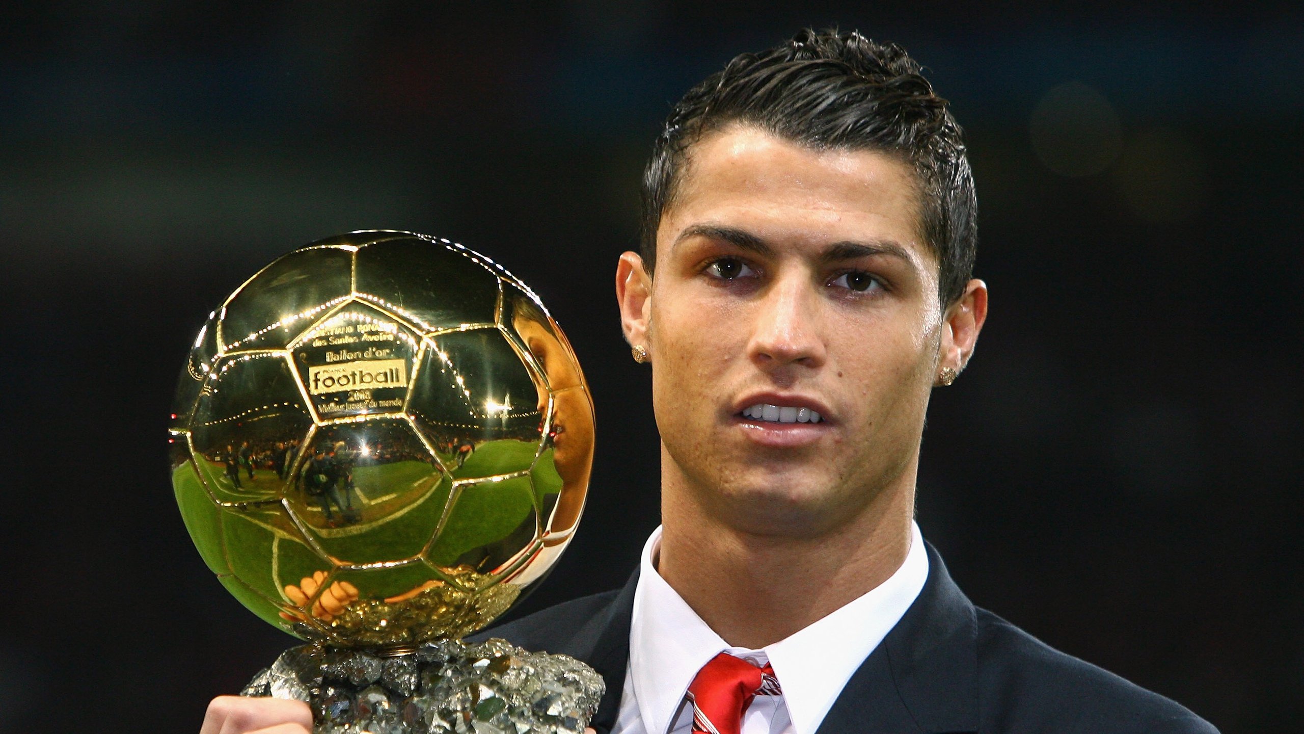 “法甲高潮迭起：豪门交锋场面火爆”，法甲豪门宣布全队停薪