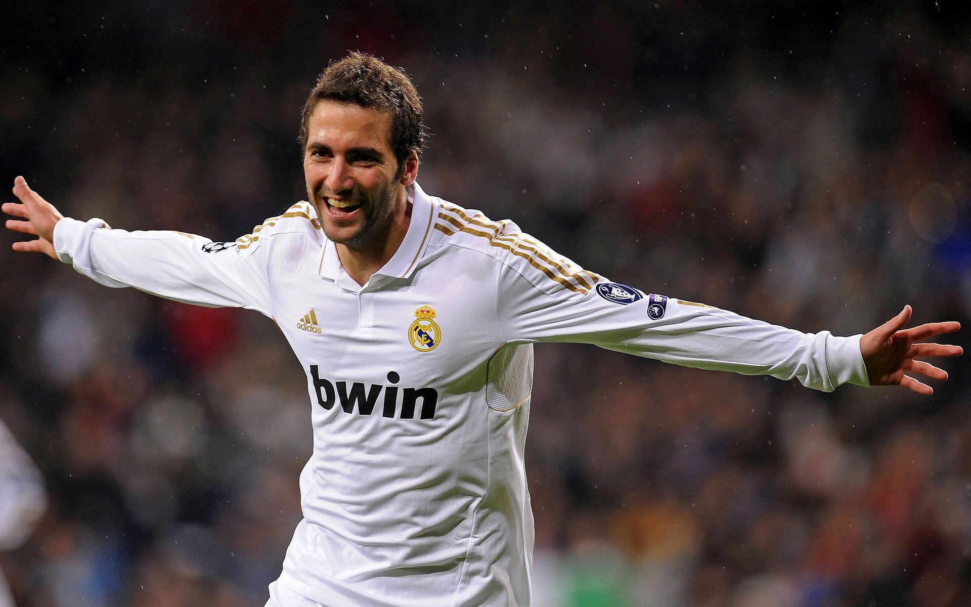 法国反曲弓选拔赛中，巴蒂斯特·阿迪斯和莉莎·巴贝林表现出色